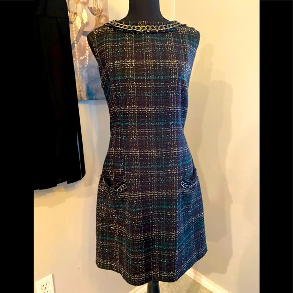 Laundry By Shelli Segal Dresses & Skirts - EUC Laundry by Shelli Segal Midi Dress with Silver Chain Detailing